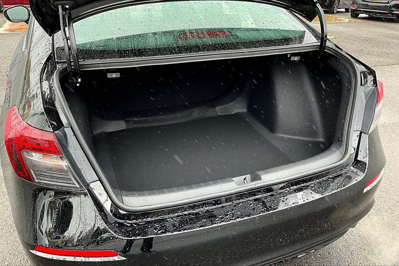 Vehicle image 22 of 26