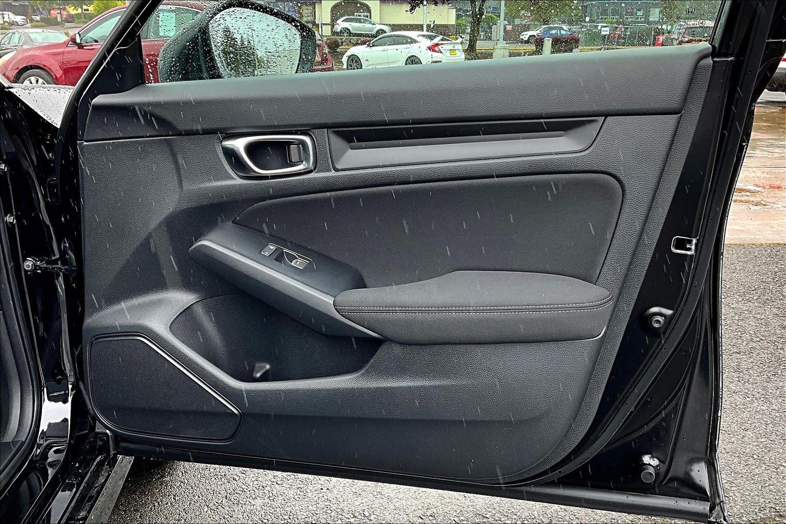 Vehicle image 25 of 26