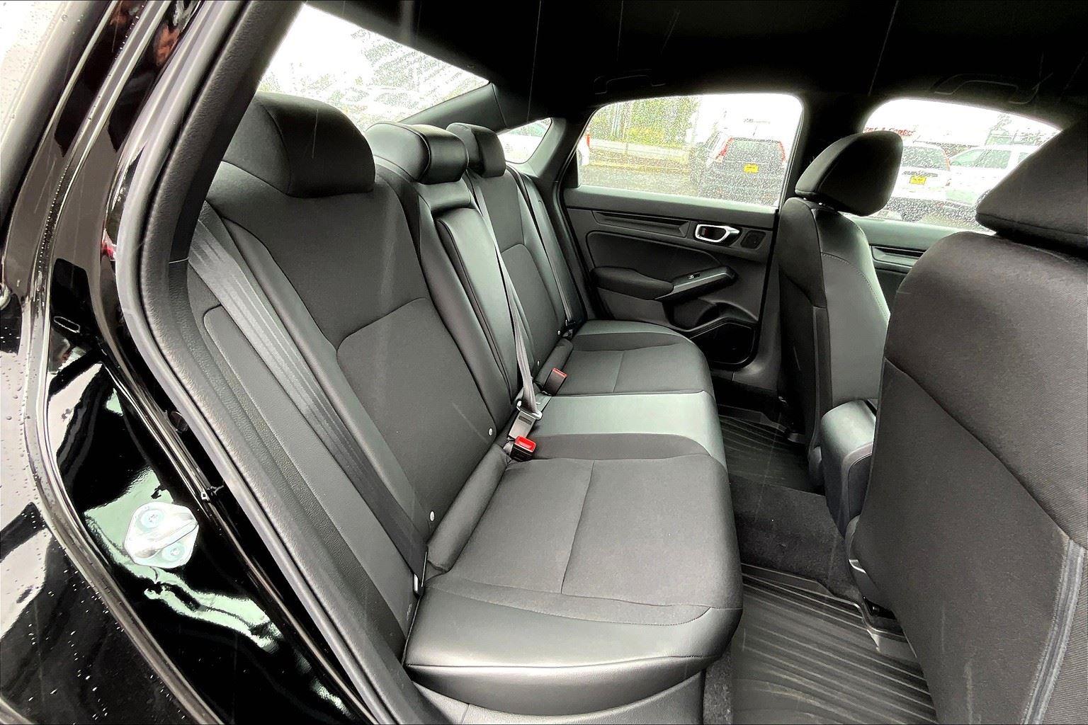 Vehicle image 23 of 26