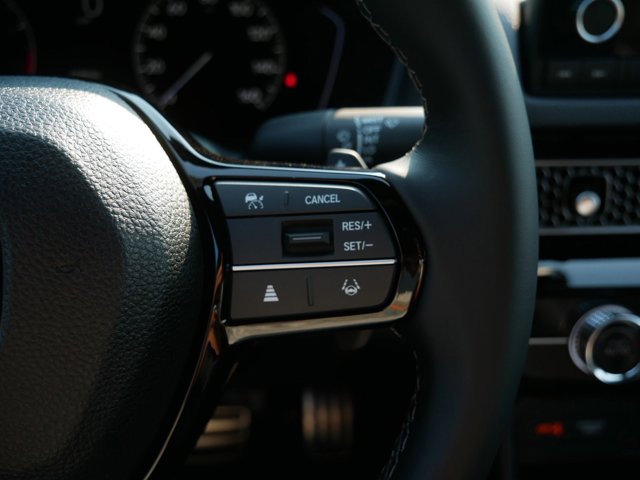 Vehicle image 13 of 24