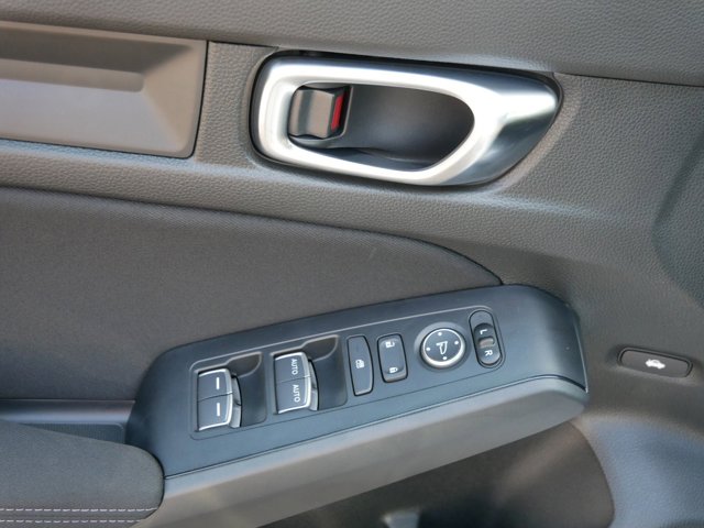 Vehicle image 11 of 24