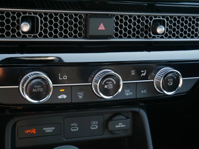 Vehicle image 18 of 24