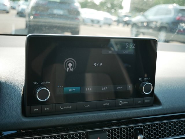 Vehicle image 17 of 24
