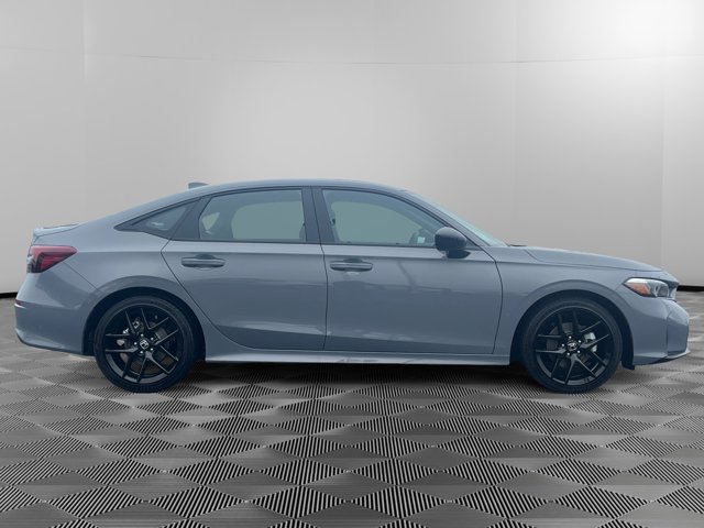 Vehicle image 7 of 16