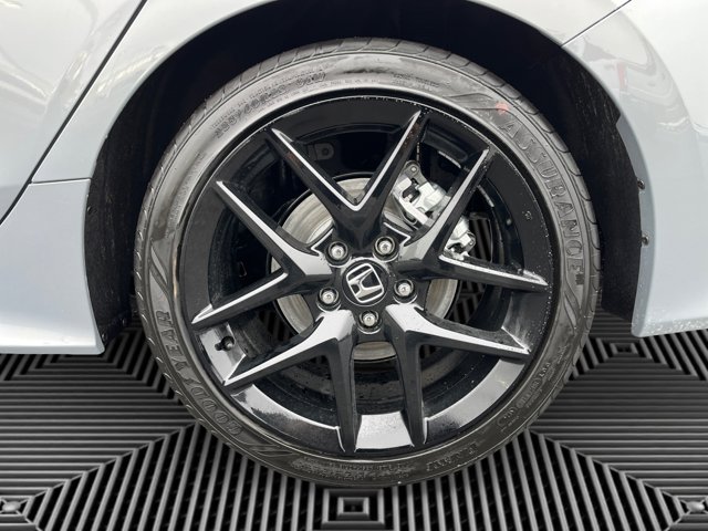 Vehicle image 14 of 16