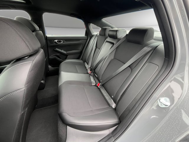 Vehicle image 13 of 16