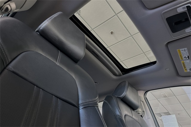 Vehicle image 16 of 24