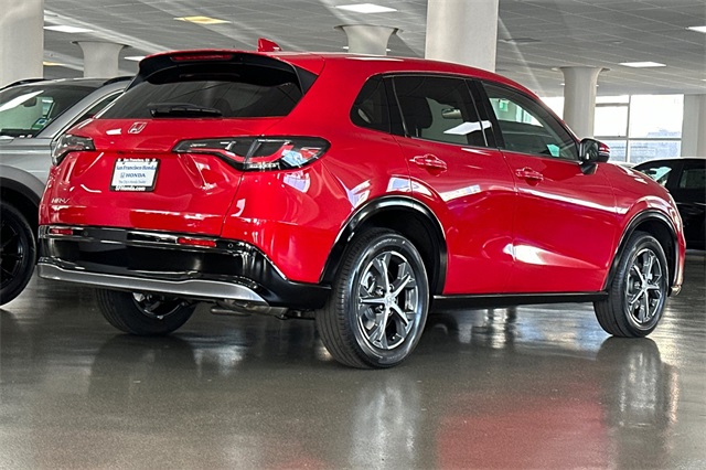 Vehicle image 4 of 24