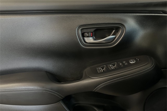 Vehicle image 10 of 24