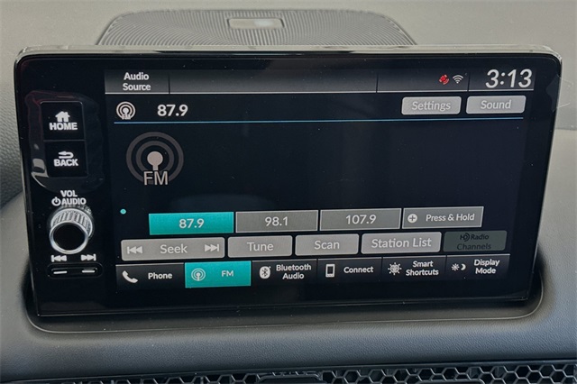 Vehicle image 17 of 24