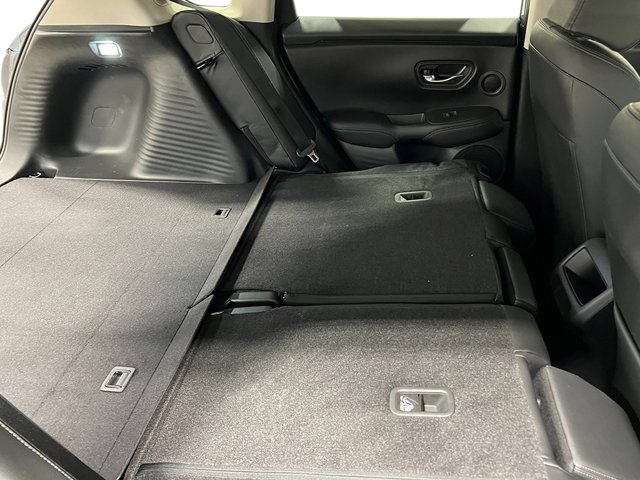 Vehicle image 31 of 33
