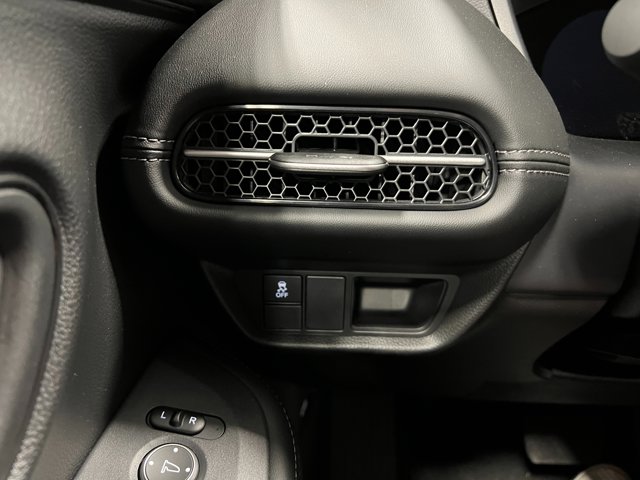 Vehicle image 20 of 33