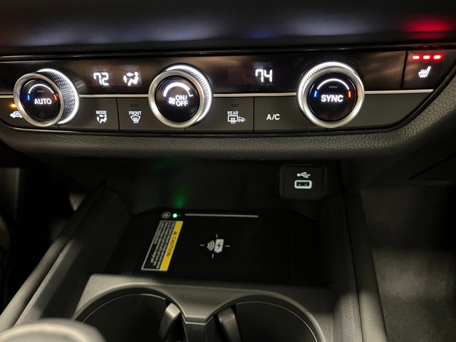 Vehicle image 21 of 33