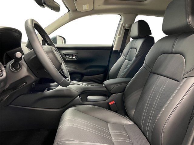 Vehicle image 13 of 33