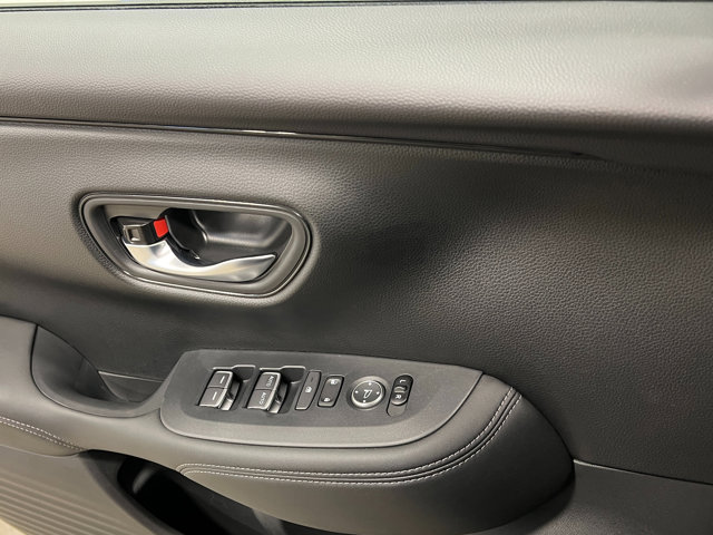 Vehicle image 14 of 33