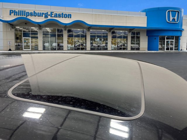 Vehicle image 12 of 33