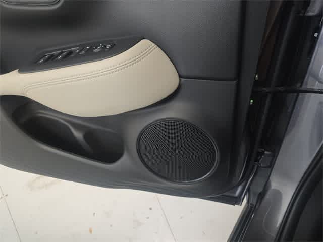 Vehicle image 36 of 38