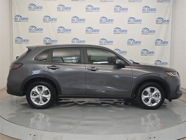 Vehicle image 6 of 38