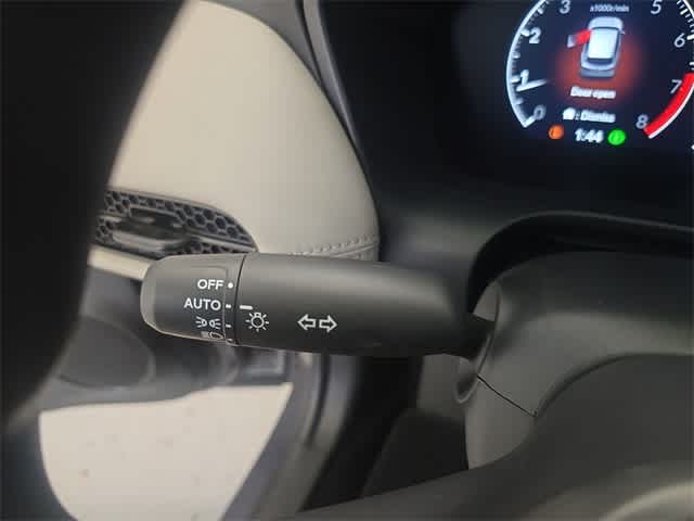 Vehicle image 33 of 38