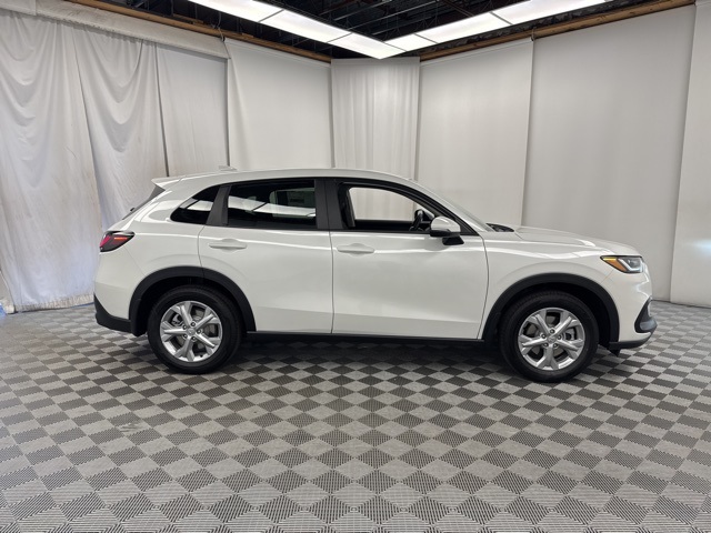 Vehicle image 6 of 30