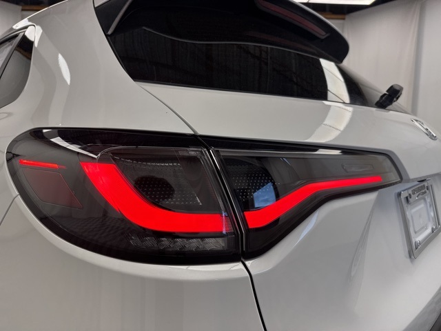 Vehicle image 24 of 30
