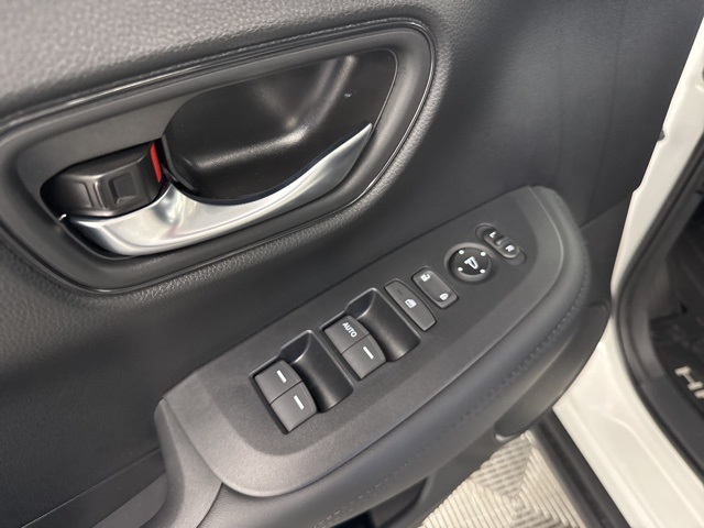 Vehicle image 12 of 30