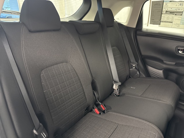 Vehicle image 27 of 30