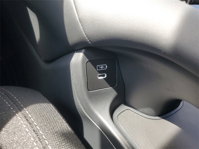 Vehicle image 22 of 25
