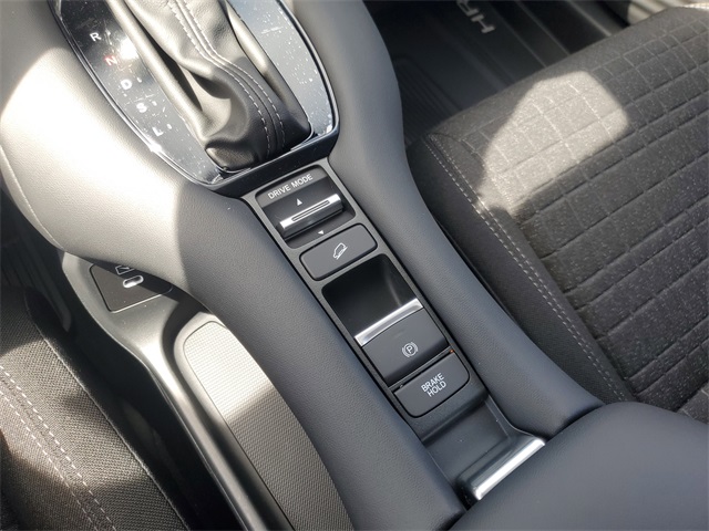 Vehicle image 21 of 25