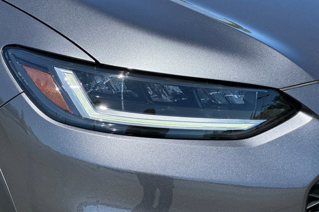 Vehicle image 11 of 13