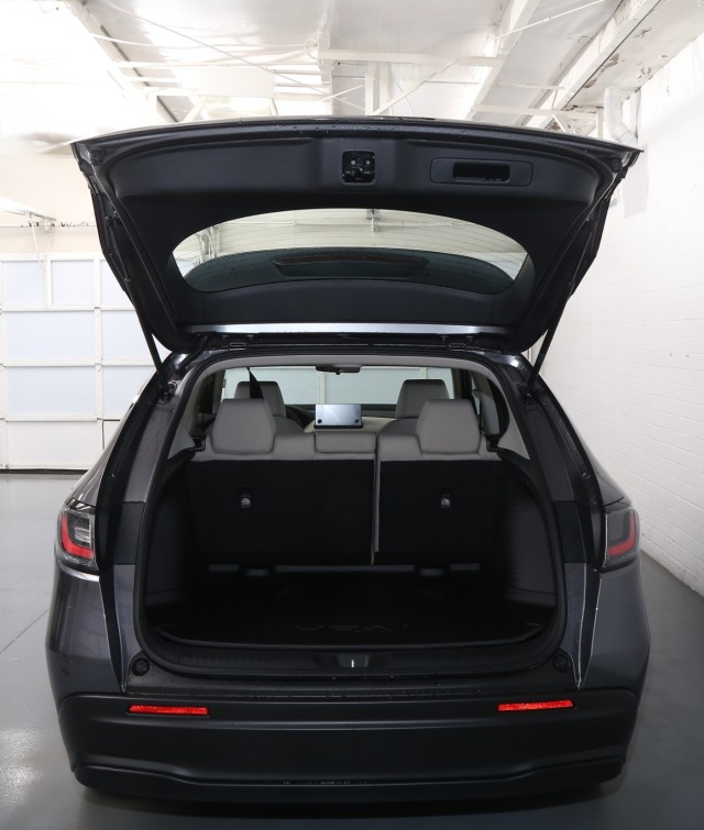 Vehicle image 11 of 28