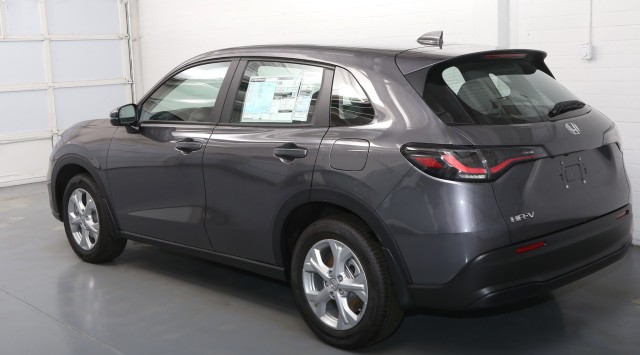 Vehicle image 8 of 28