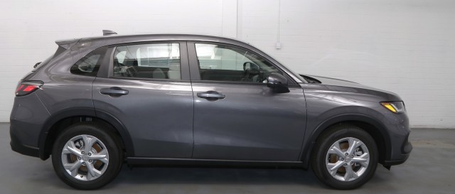Vehicle image 7 of 28