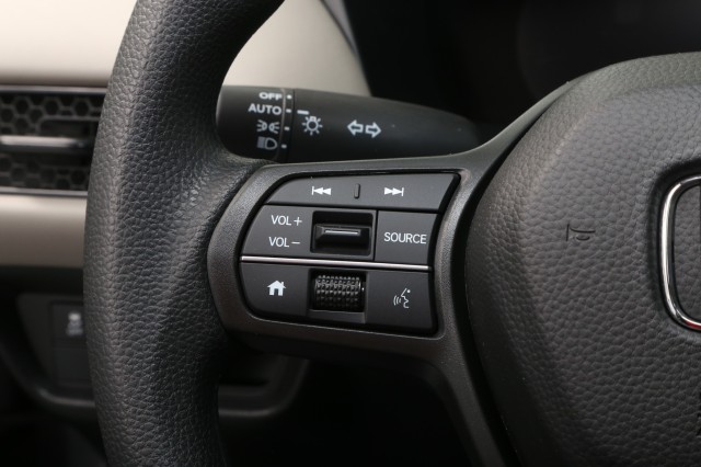 Vehicle image 20 of 28
