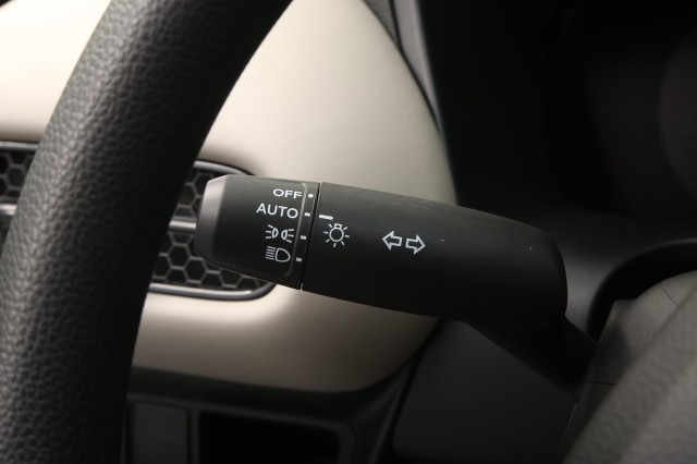 Vehicle image 21 of 28