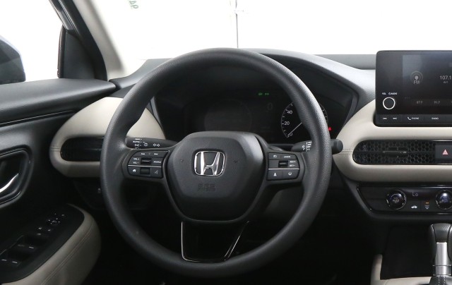 Vehicle image 26 of 28