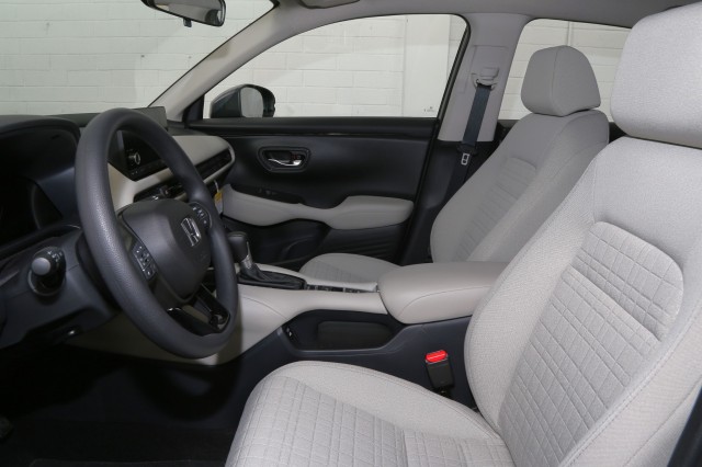 Vehicle image 13 of 28