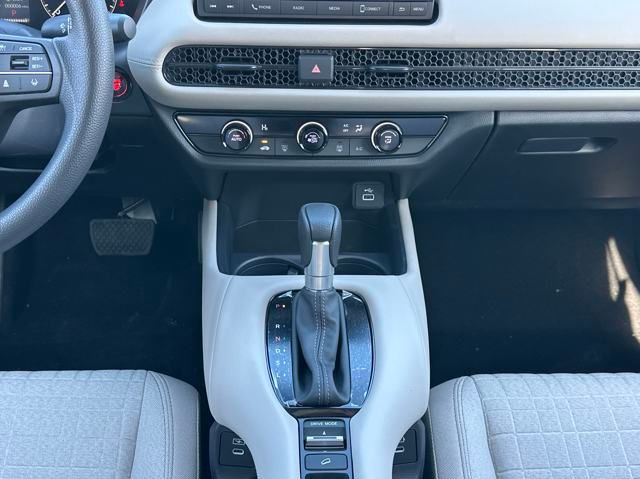 Vehicle image 16 of 18