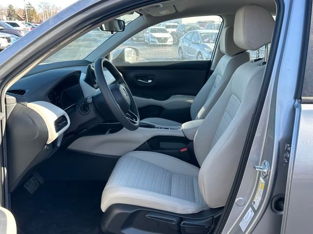 Vehicle image 9 of 18