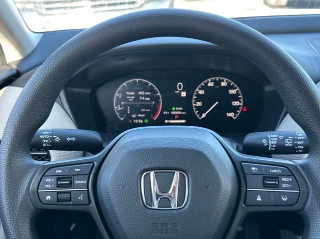 Vehicle image 13 of 18