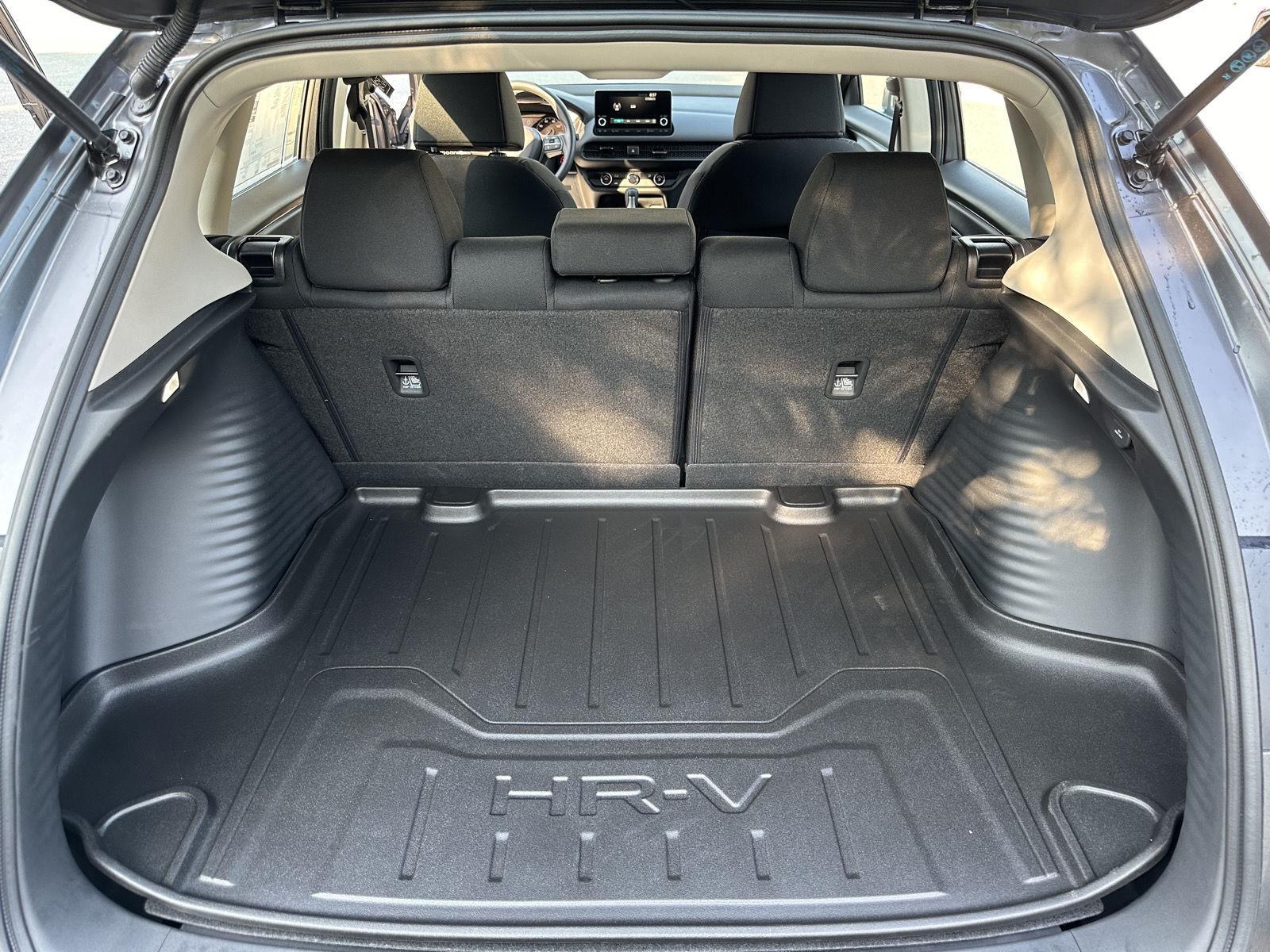 Vehicle image 13 of 28