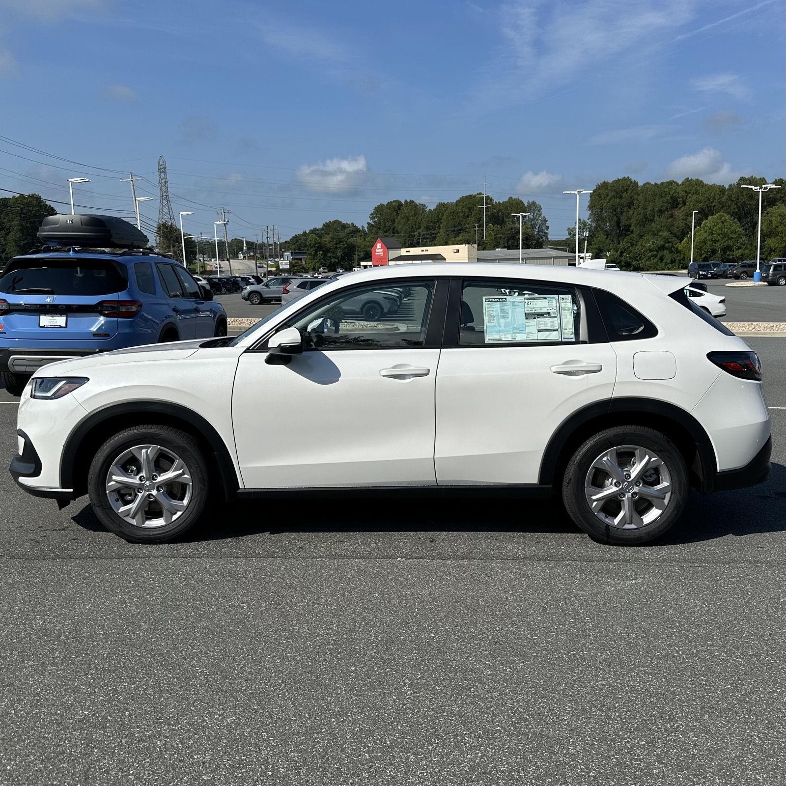 Vehicle image 8 of 28