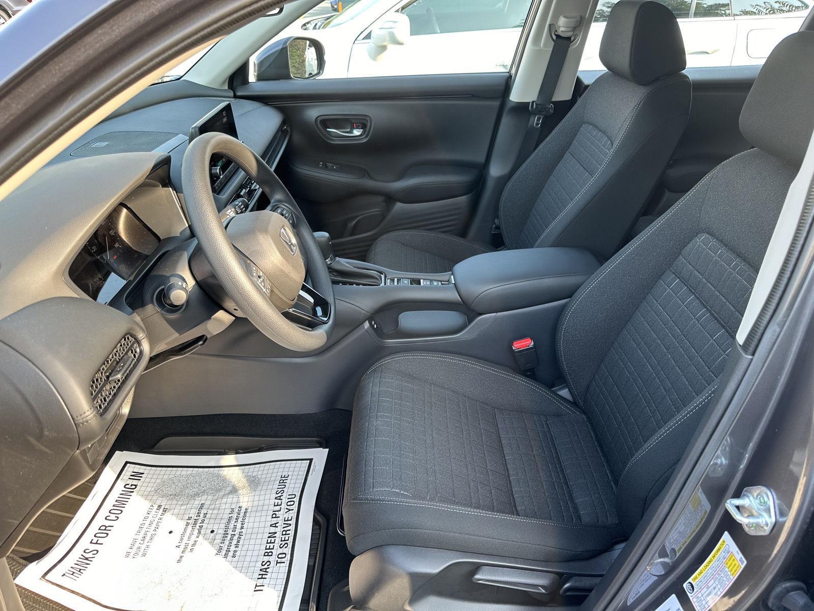 Vehicle image 10 of 28