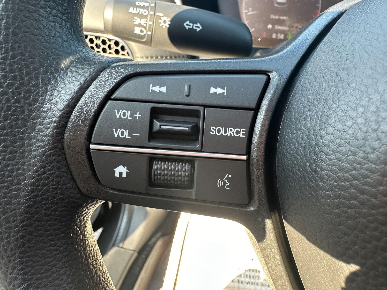 Vehicle image 16 of 28