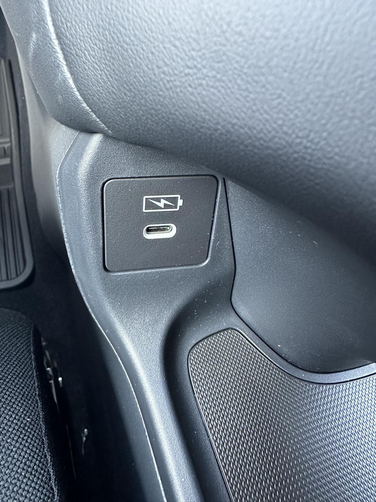Vehicle image 26 of 28