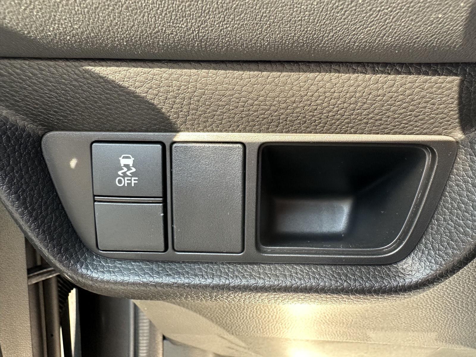 Vehicle image 15 of 28