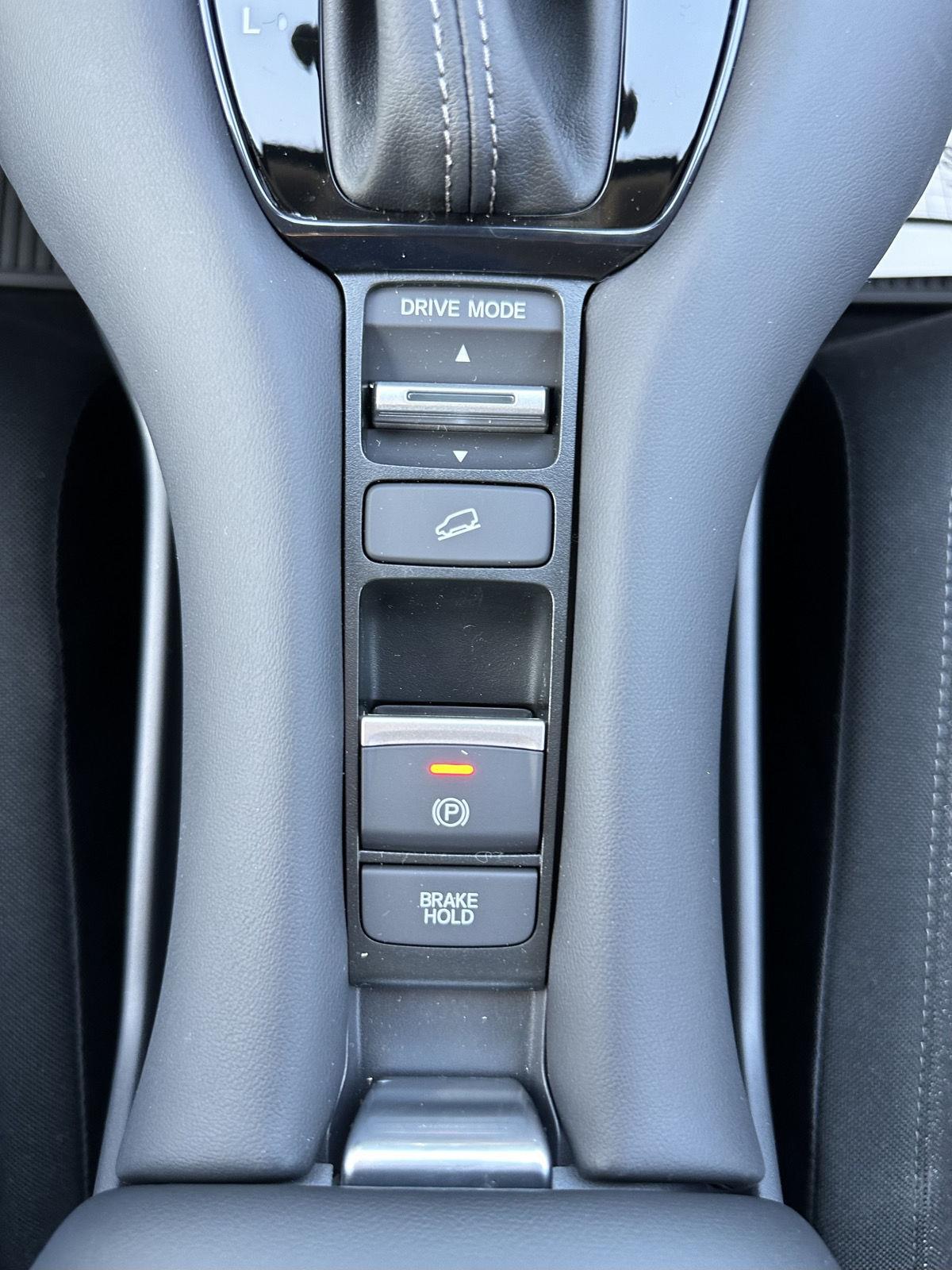 Vehicle image 25 of 28