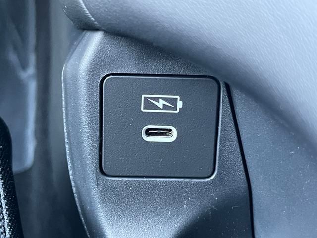 Vehicle image 31 of 36