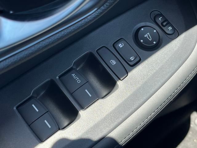 Vehicle image 18 of 36