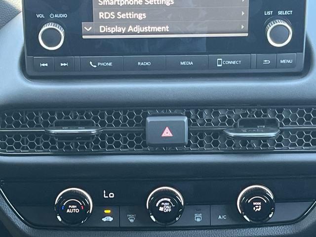 Vehicle image 27 of 36